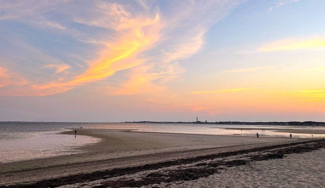Perfect for Families or Couples RELAX on CAPE COD BAY, Beach Cottage Great Rates