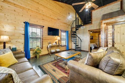 Pet-Friendly Eagletown Home ~ 3 Mi to Kayaking!