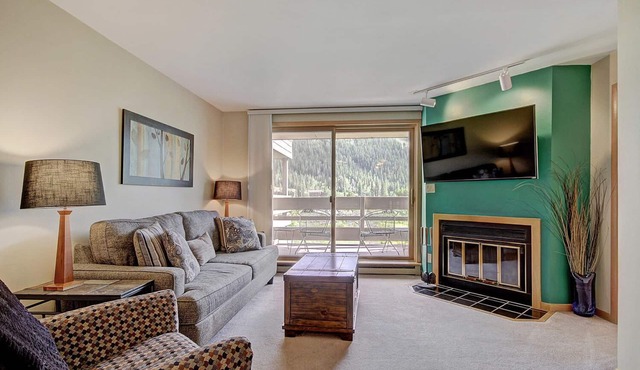 Pet Friendly in Keystone! On River Trail. Walk to Festivals, Dining, Shops
