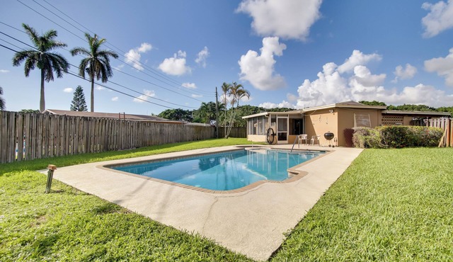 Pets Welcome: Cozy Home w/Pool in Margate!