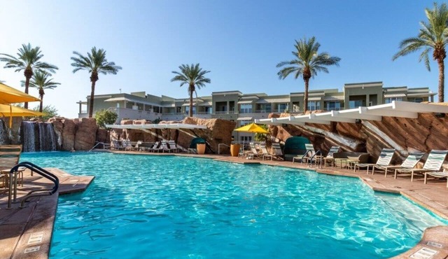 Phoenix | Desert Hideaway | Golf & Resort Pool