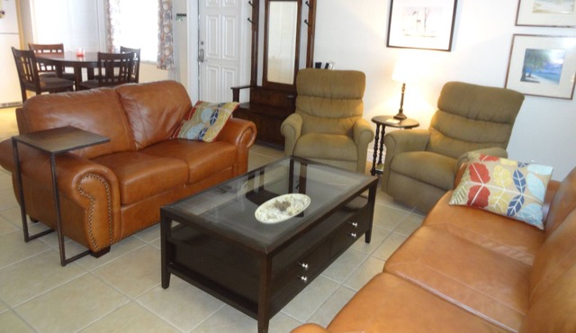 Pompano Beach Fort Lauderdale Brentwood Condo 10 minute walk to the Beach