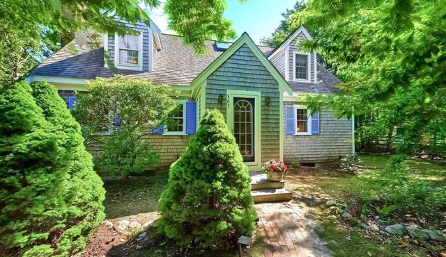 Pond Access, Fire Pit & Bikes, house with AC in charming Brewster