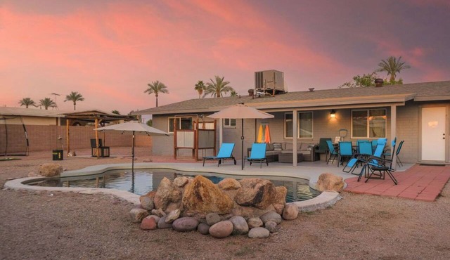 Pool Home Sleeps 10+ Large Fenced Yard Mountain Views Pet Friendly in Apache Junction