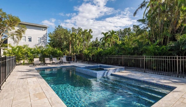 Pool, Spa, Mini Golf, Games, Beach, sleeps 6