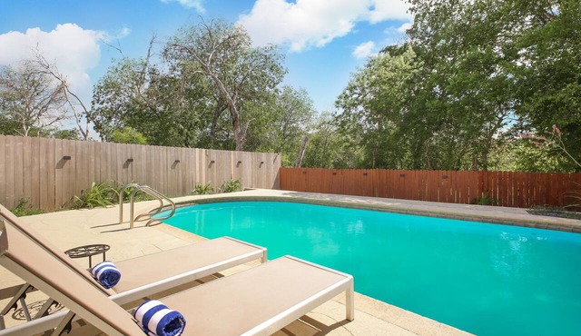 Poolside Oasis near Sea World and Medical Center