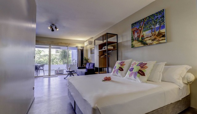Premium Studio, Nearby Airport, Fast Wifi & Pool