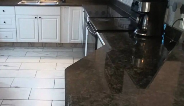 Private 1-Bedroom Spa Retreat in 4-Bedroom Home with Steam Shower Comfort