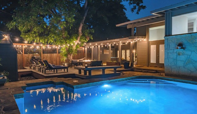 Private Jetted POOL, Firepit & BBQ in a Stunning House By Airport