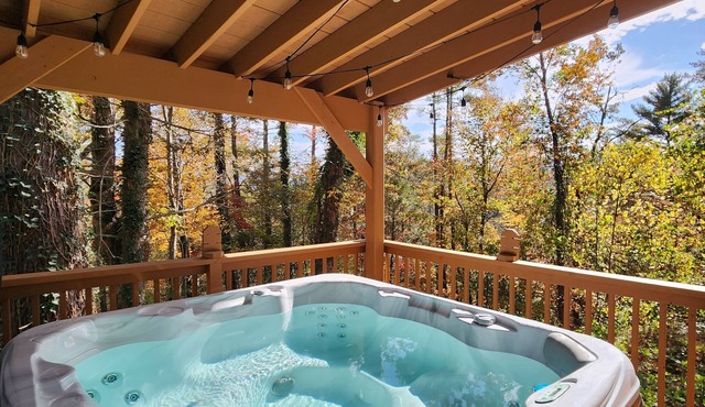 Private Peaceful Side Retreat with Hot Tub - Minutes from Smoky Mountain Park!