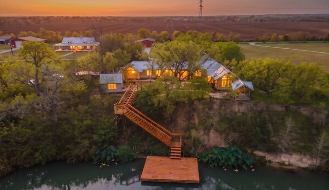 Private River Access Pool + Hot Tub Sleeps 24+