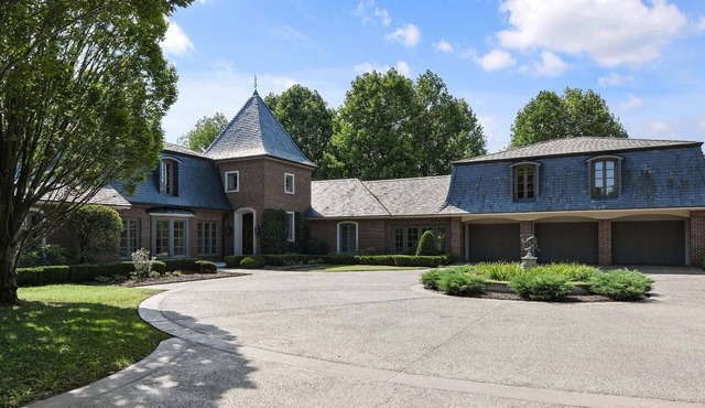Private Suites on a 35-Acre Estate- 30 Min to Nashville