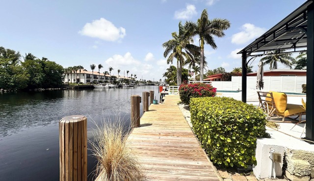 Private Waterfront, Ocean Access w/Dock, Pool, Hot Tub, Pompano Beach Paradise