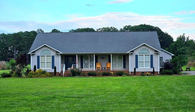 Quiet Country Home located around several popular areas. No Pets or Animals
