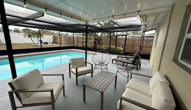 Quiet Family Home w/Pool Near Pinecraft