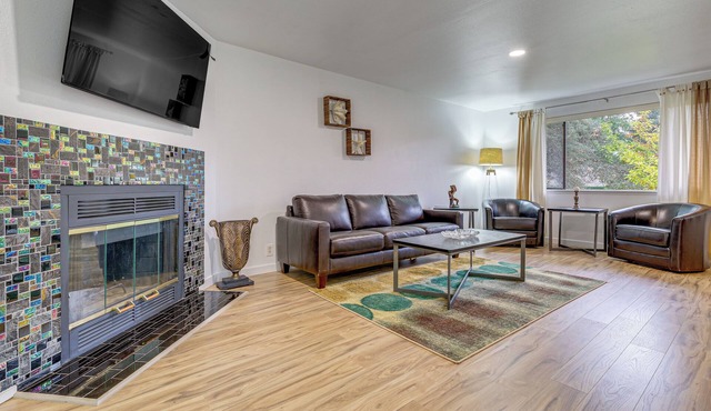 Quiet, Pet Friendly! Bothell Apt Near Wine Country