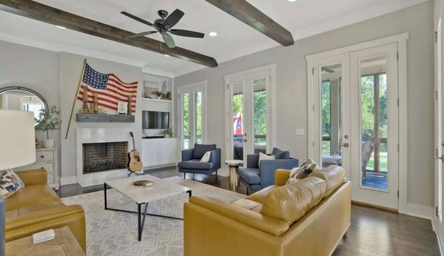 Recently-built all-suite with two porches, firepit, crow's nest, & widow's walk