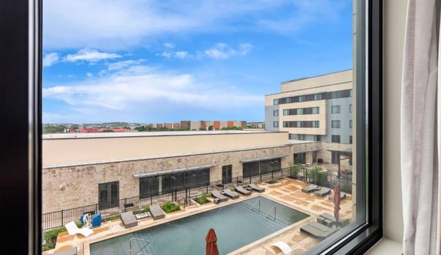 Relaxing Pool View Stay | Explore Galleria, Walk Trails and Enjoy Free Parking!