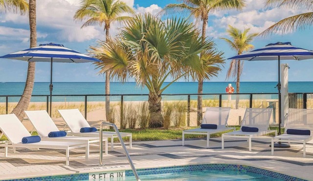 Relaxing Group Stay Steps from the Beach! 4 Cozy, Spacious Units w/Pool & Gym!