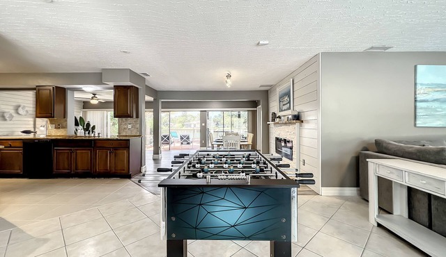 Relaxing Vacation Home on Water Next To Siesta Key