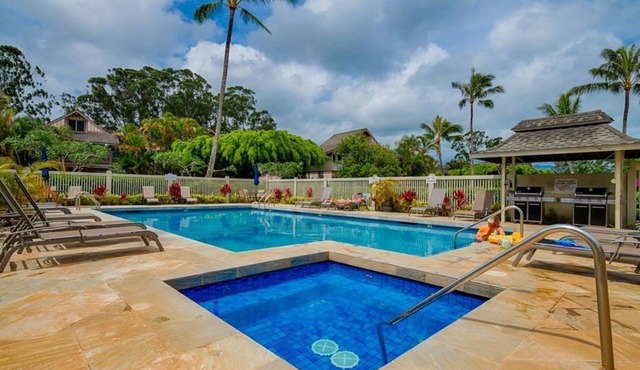 Renovated, Air Conditioned 2nd Floor Princeville Condo Has Primary BdRm & Loft