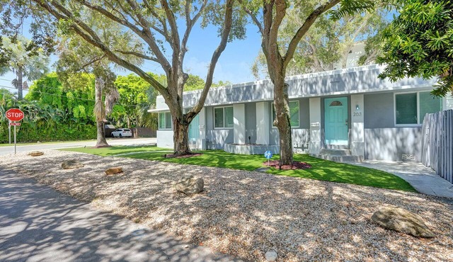 Retro Oasis by Las Olas