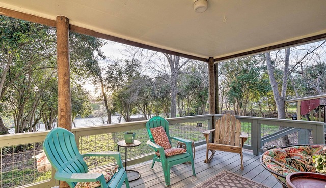 Riverfront Martindale House w/2 Covered Decks