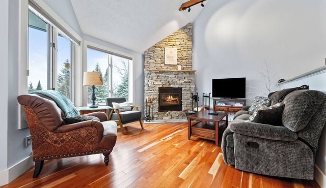 Rock Pond Condo 45 - Beautiful Ski in/Ski out condo unit on Saddleback!