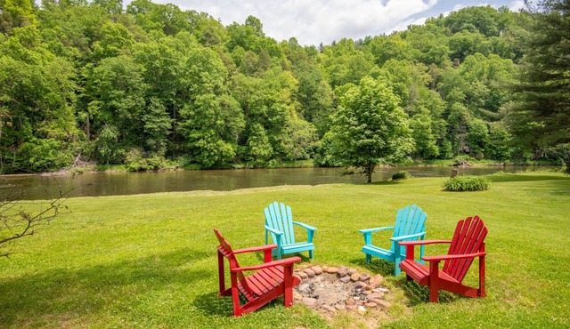 Roxy's Riverfront Playhouse on the New River - Fire Pit