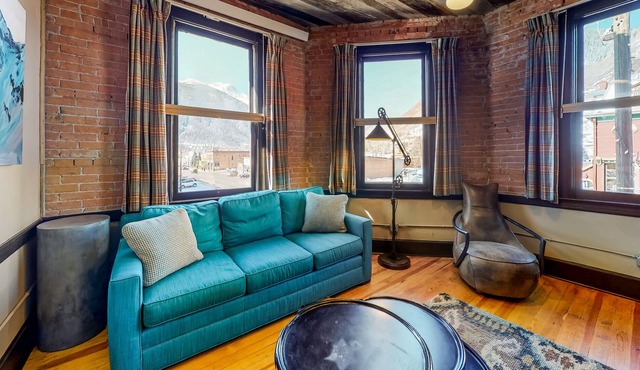 Rustic Chic Suite with Free WiFi, Kitchenette, & Mountain Views in Silverton