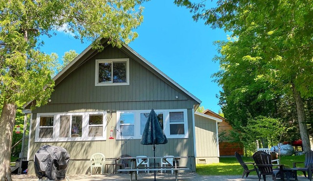 🐾Rustic dog friendly home on the North Shore of Rangeley Lake.