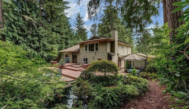 Secluded Property accommodates larger groups up to 14 just minutes to Microsoft!