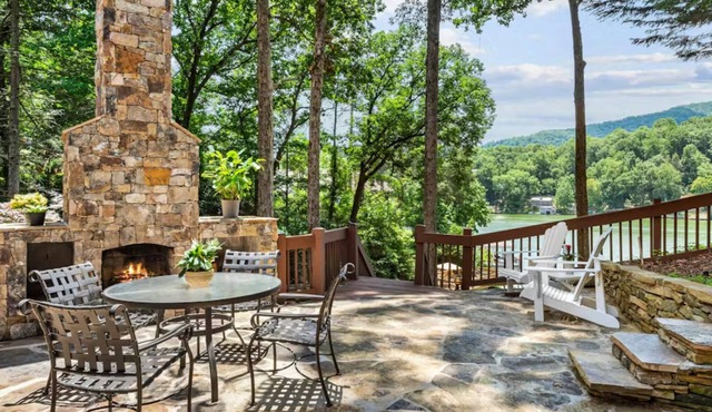 Serenity Lodge on Lake Lure - Lakefront, Outdoor Fireplace, Sleeps 10, Kayaks