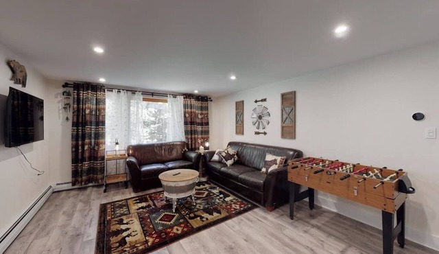 Single-Level Duplex with Fast WiFi & a Full Kitchen - Close to Magic Mountain in Windham