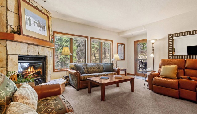 Ski-in/ski-out, Hot tubs and sauna, Fireplace, Sleeps 8!