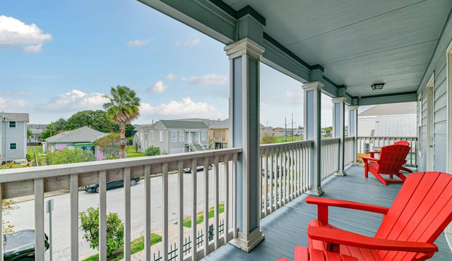 Spacious 2-story house nestled just 3 blocks away from the picturesque seawall!