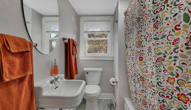 Spacious 3-bedroom with WiFi and AC in fabulous St. Cloud