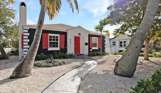Spacious 3br/2ba Cottage Steps to Water & Downtown