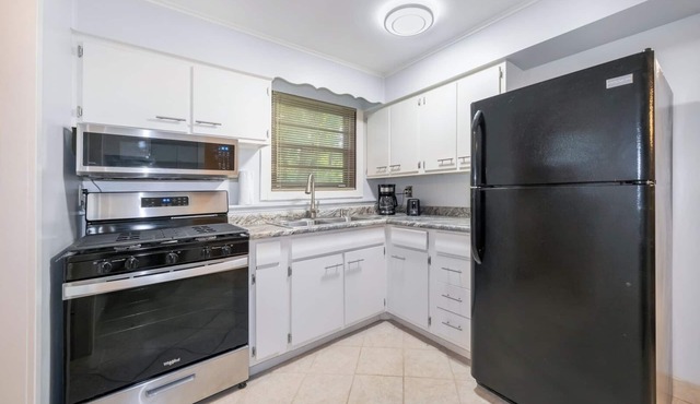 Spacious 3BR Home Firepit & Grill