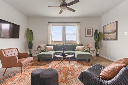 Spacious 3BR w Backyard Dining Lounge TWR 105