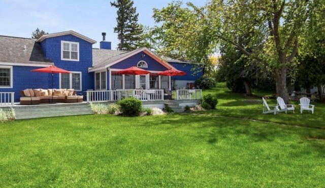 Spacious Lakefront Cottage In Bear Lake M
