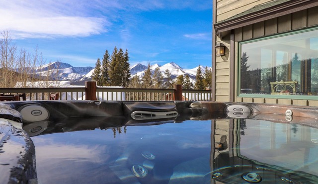 Spacious. Private Hot Tub.Views. Deck. Pool Table.