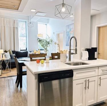 Spacious Three-Bedroom, Sleeps 6, Downtown Providence