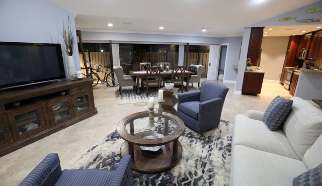 Spacious, walk to beach, meticulously clean, 2 BR, 1 level, ground level Condo