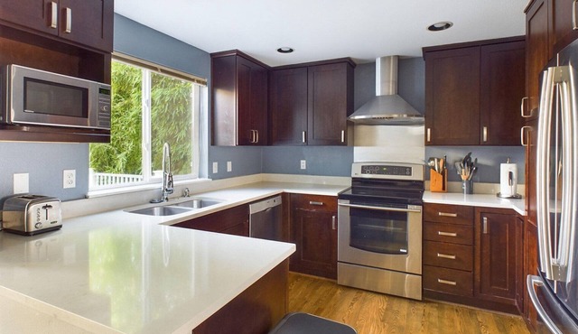 Spacious Washington Park 3BR w/Garage, nr Dining & Shops, by Blueground