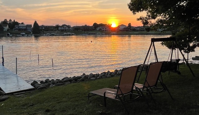 Start planning your fall get-away! Peaceful and relaxing at the lake!