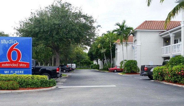 Studio 6 Extended Stay - West Palm Beach, FL