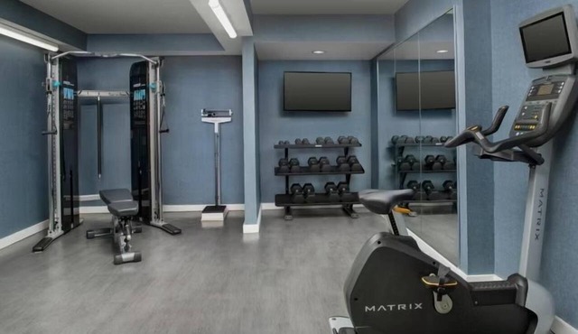 Studio | Free Breakfast + Outdoor Pool and Hot Tub