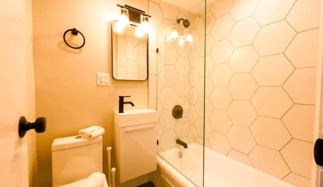 Studio Nestled in Back Bay!