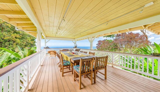Stunning island home on coffee farm with private hot tub & decks -near the beach